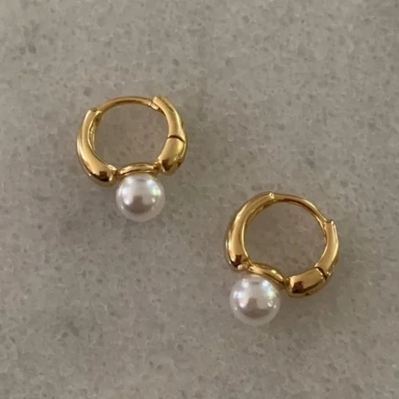 Gold Chunky Pearl Huggie Hoop Earrings Brand New - Picture 2 of 5